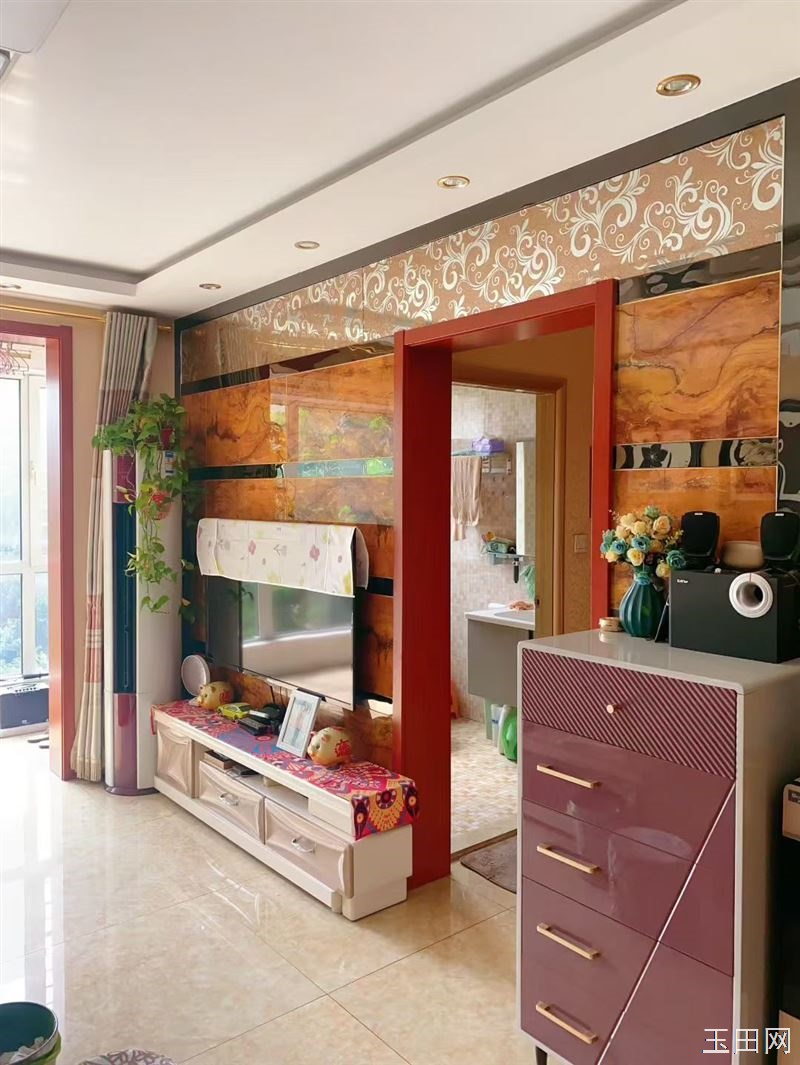 凤凰二期有自住楼房一套出售，精装修，南北通透