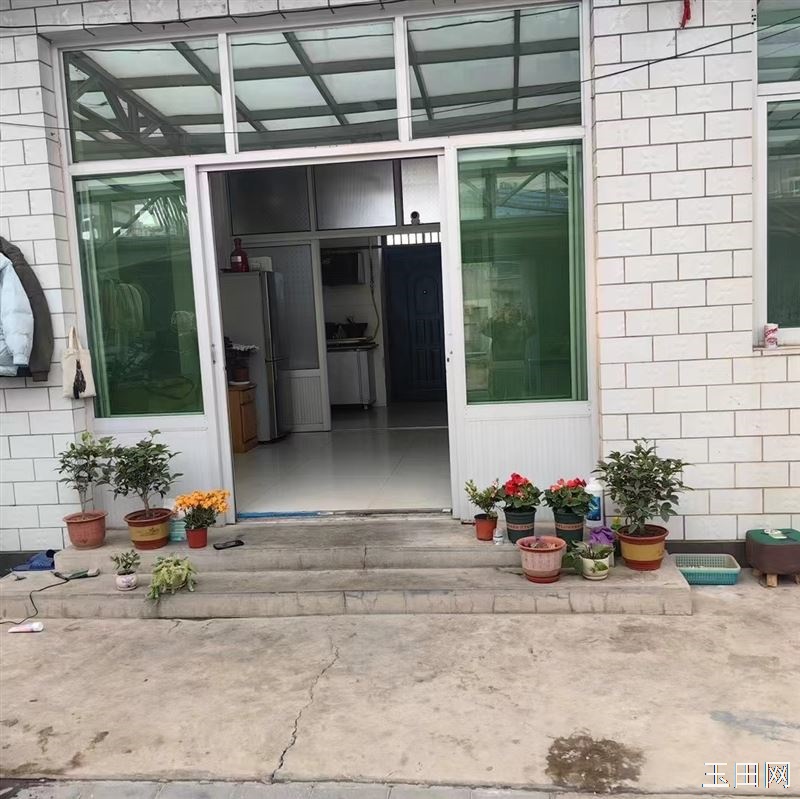 出租三里屯自家三间民房，紧邻豪门路，碧桂园，带院子全封闭可住人可做小作坊，家电齐全