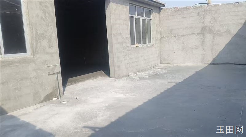 现有独立平房库房出租，采光通风良好，水电完备，交通便利，面积实用。